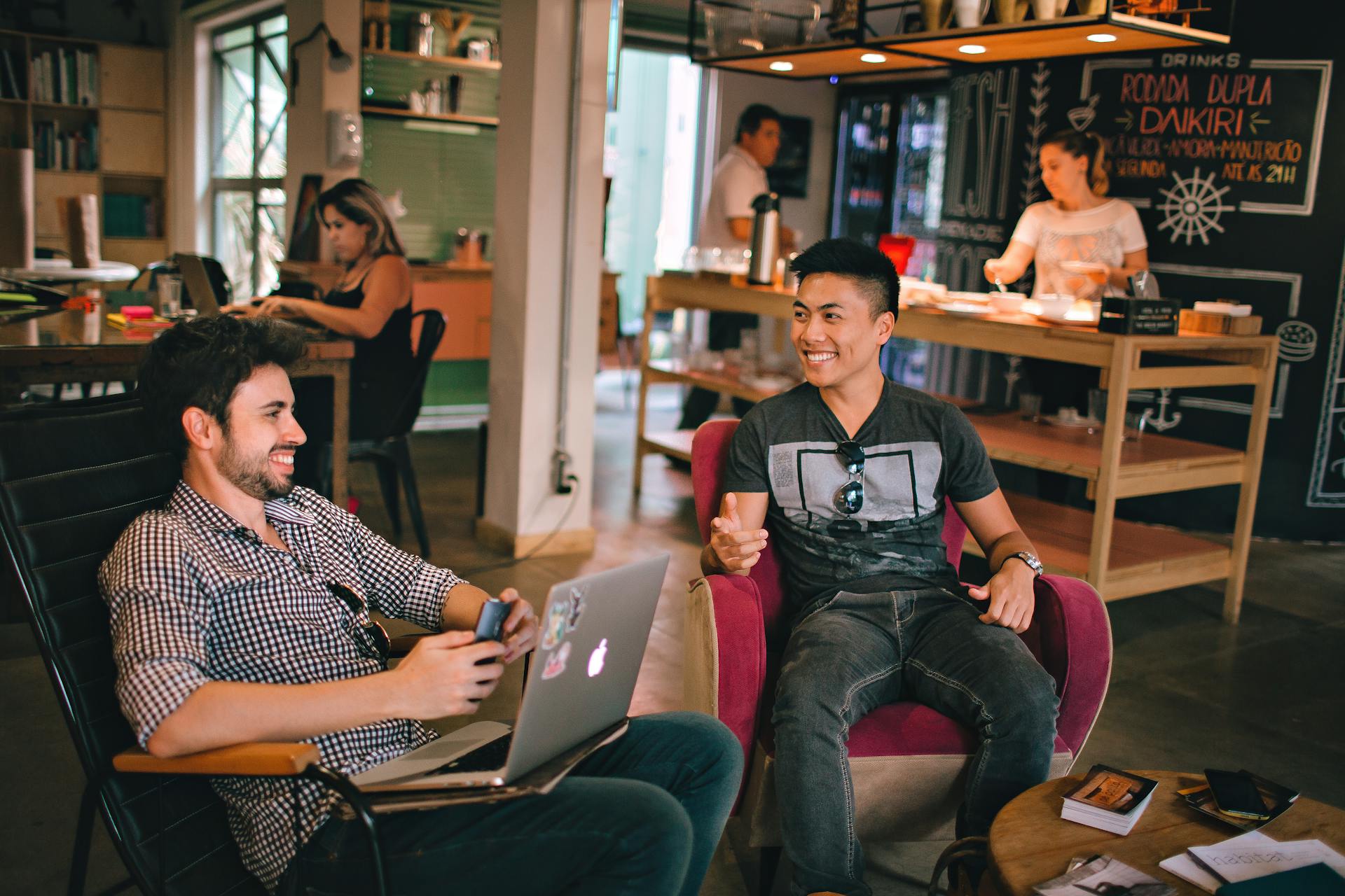 Two men having a conversation | Source: Pexels