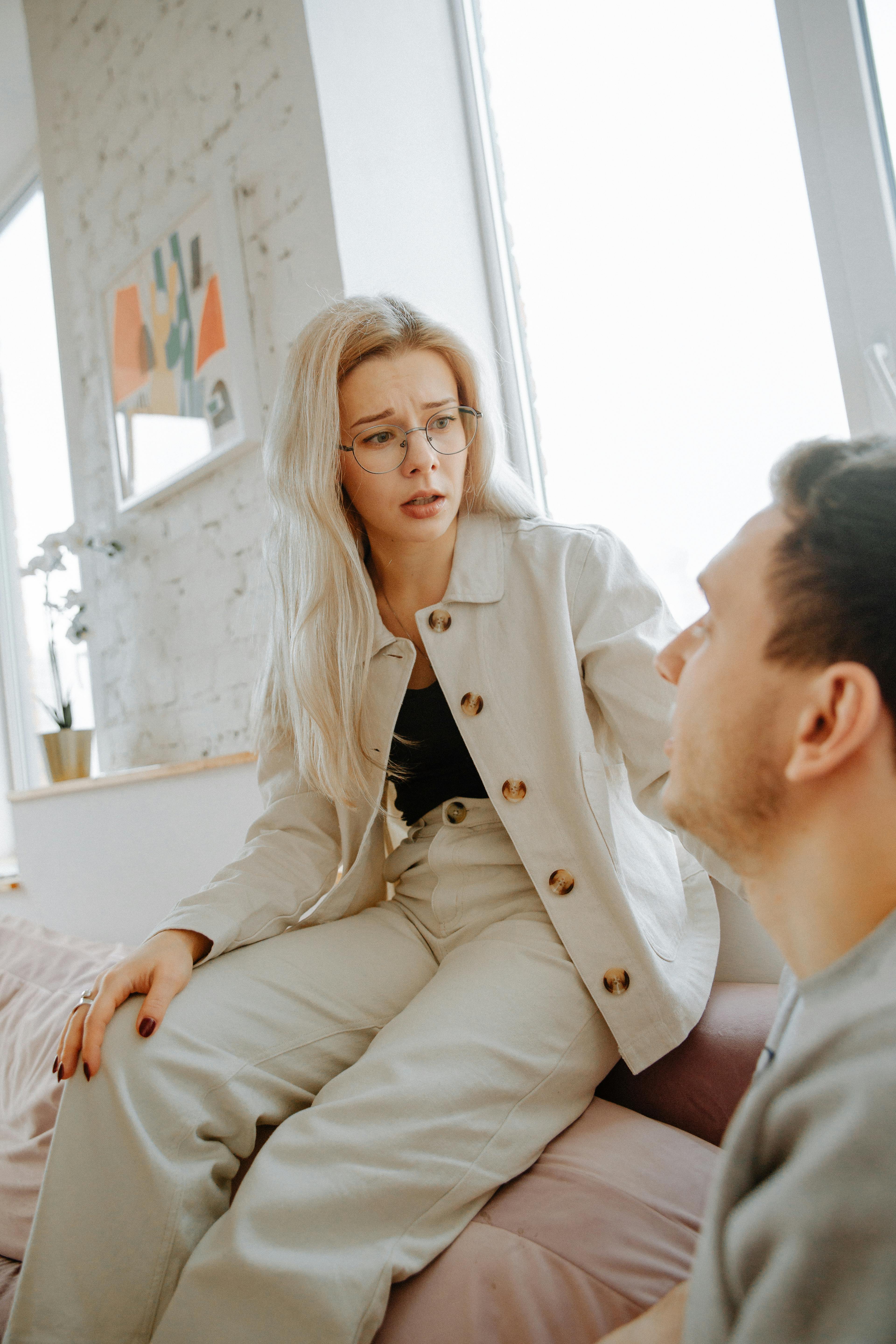 An unhappy woman comforting an upset man | Source: Pexels