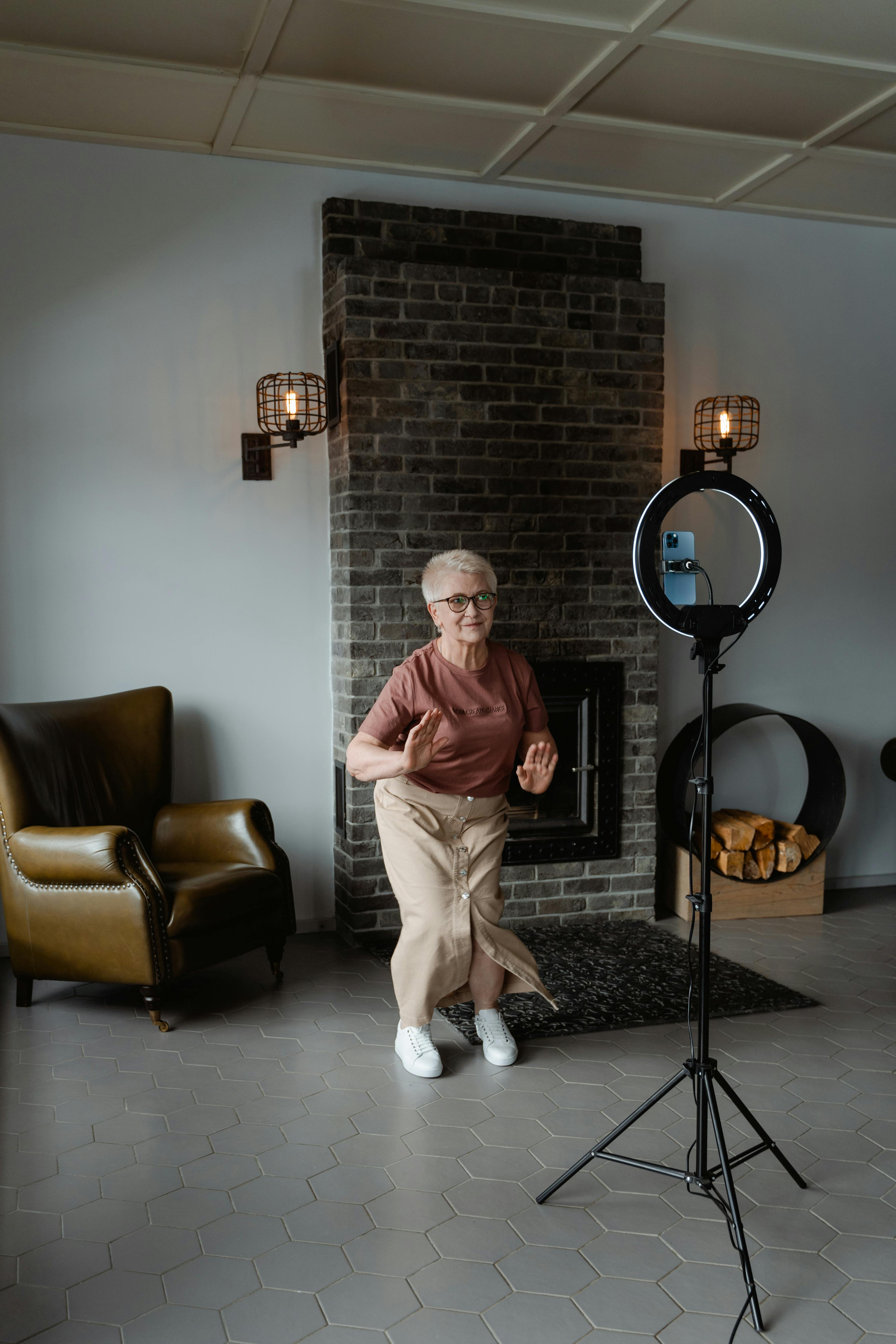 A woman dancing in front of a ring light | Source: Pexels