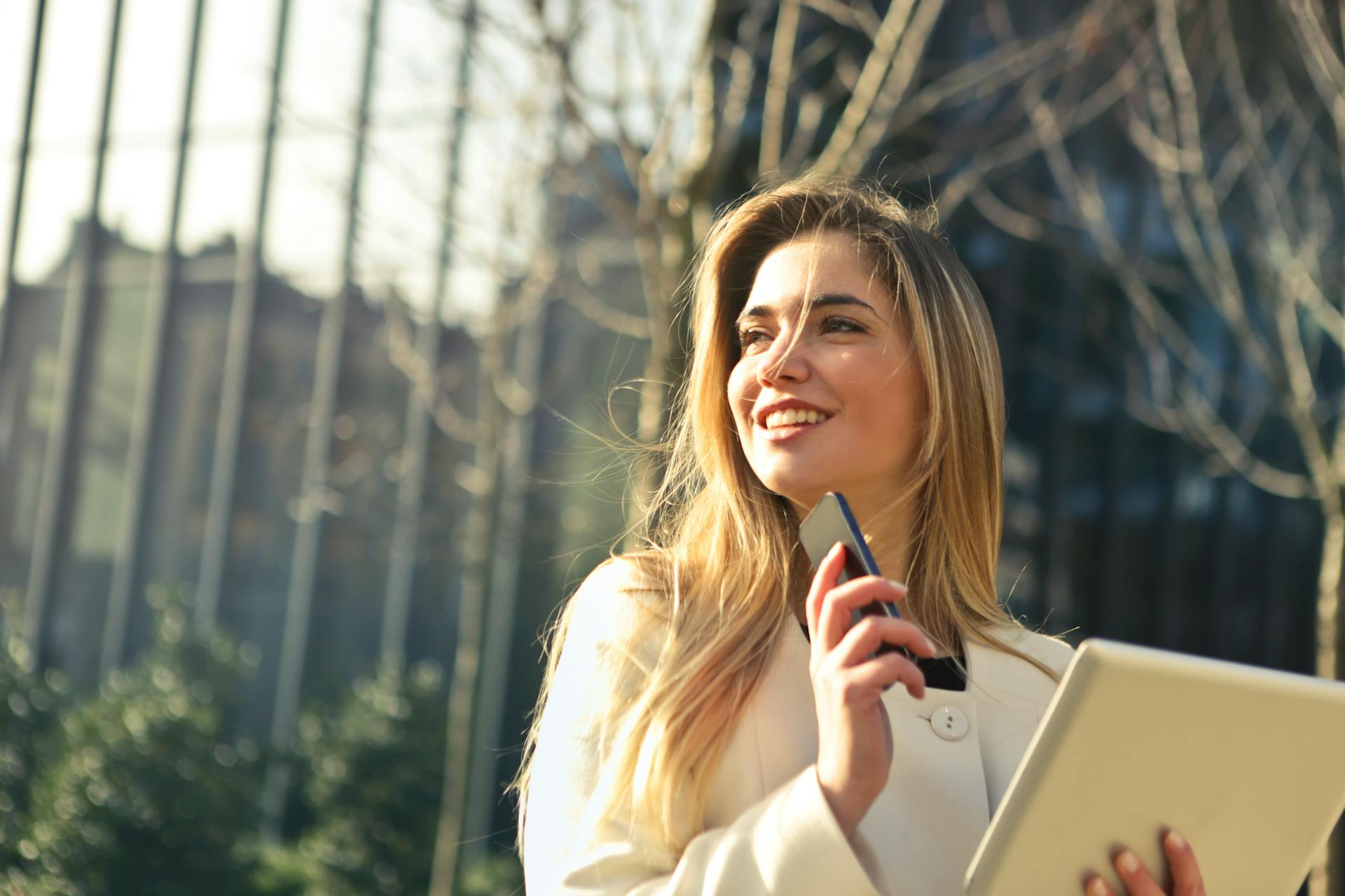 A woman holding her phone | Source: Pexels